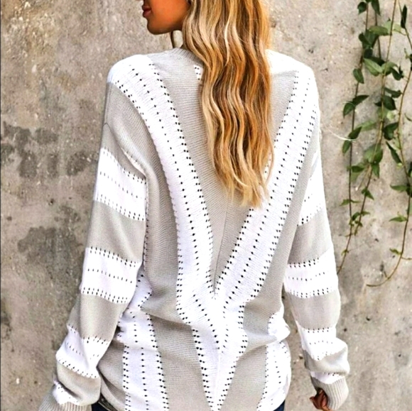 💥💥One Left💥💥Color block Sweater - Picture 2 of 2